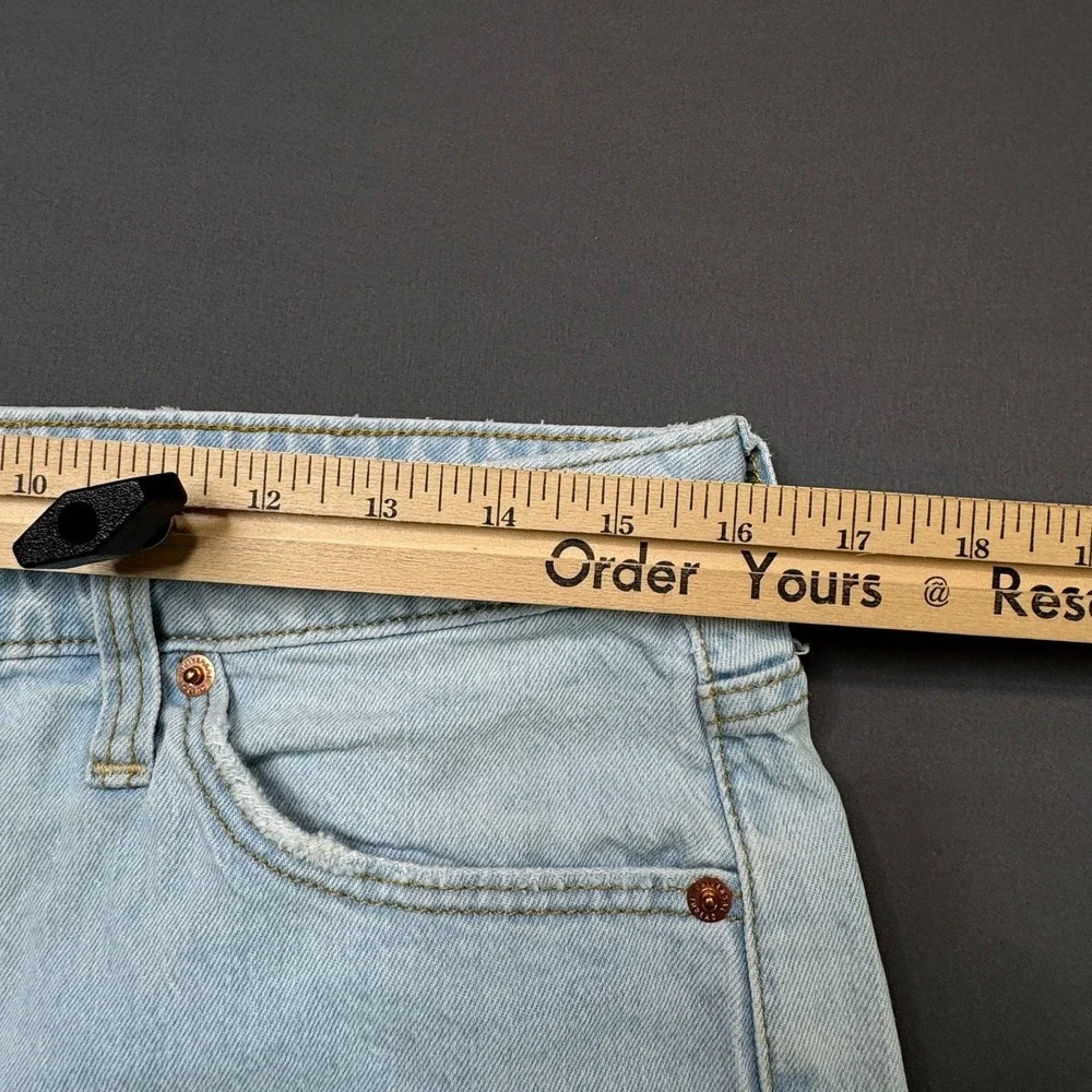 Universal Thread Vintage Midi Denim Shorts Light Wash‎ Raw Hem Womens 12/31R